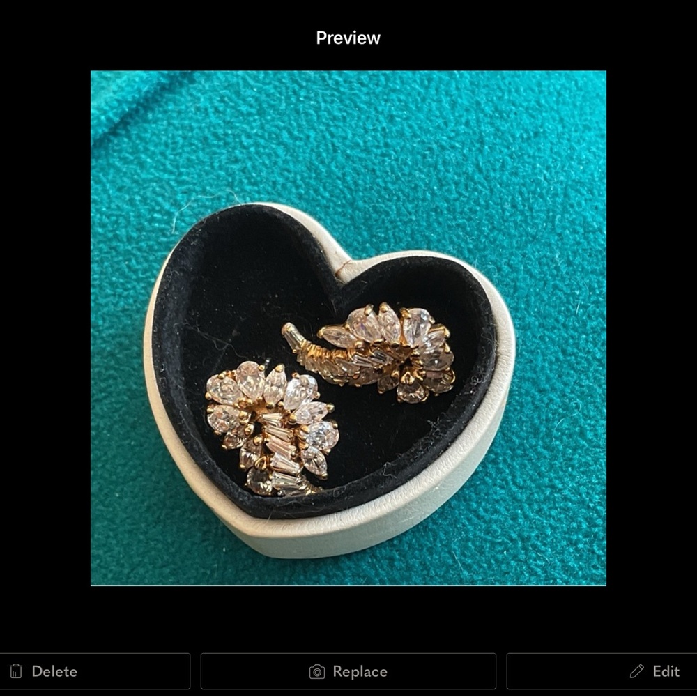Beautiful Earring - Picture 2 of 3
